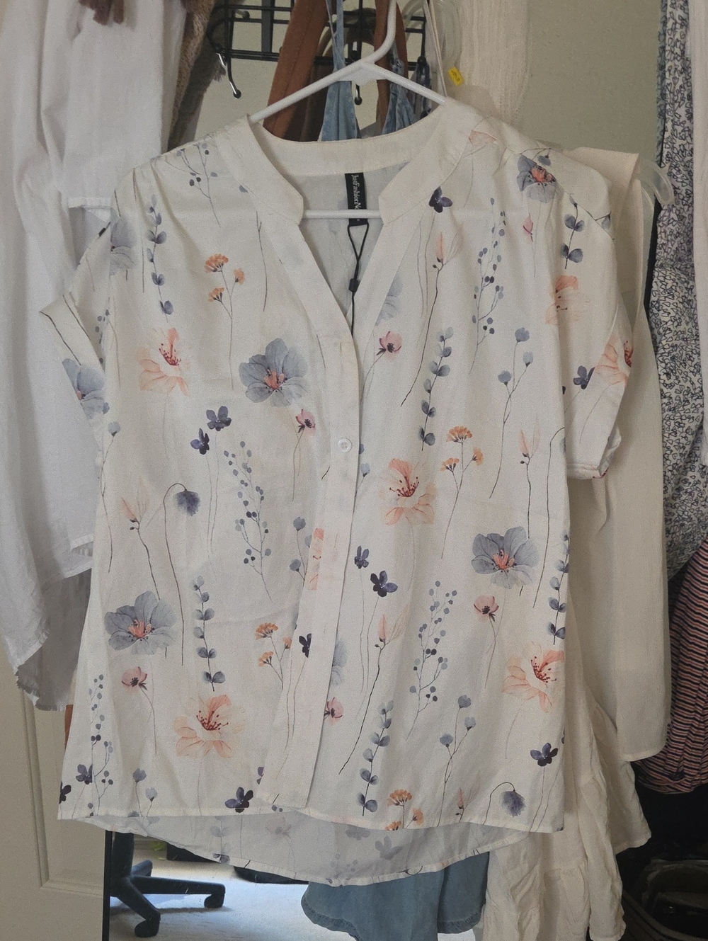Women's White Floral Short-Sleeve Button Blouse